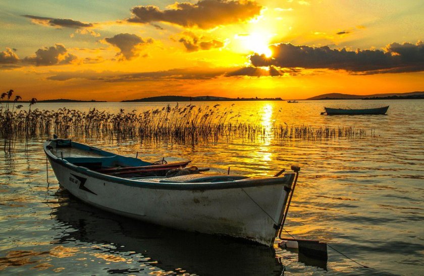 Пейзаж с лодкой