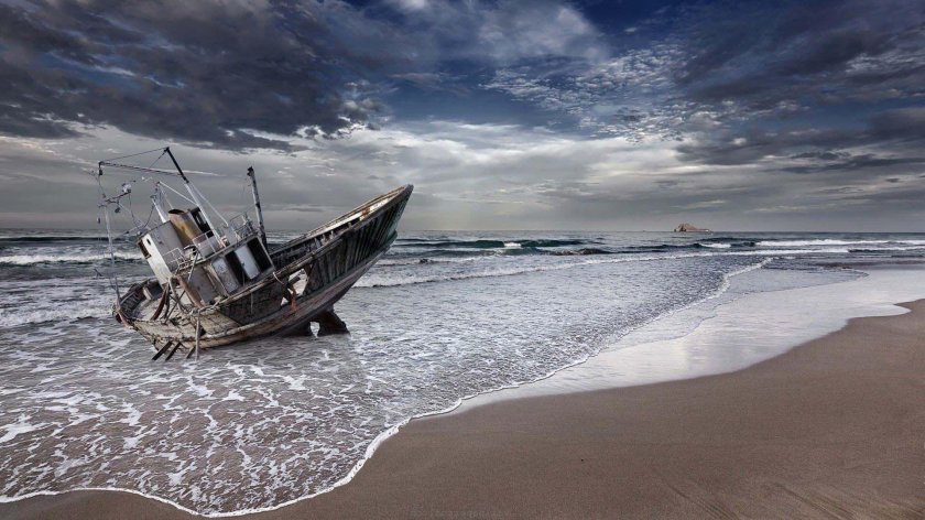 Корабль в море