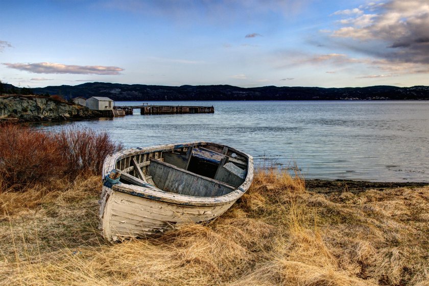 Старая деревянная лодка