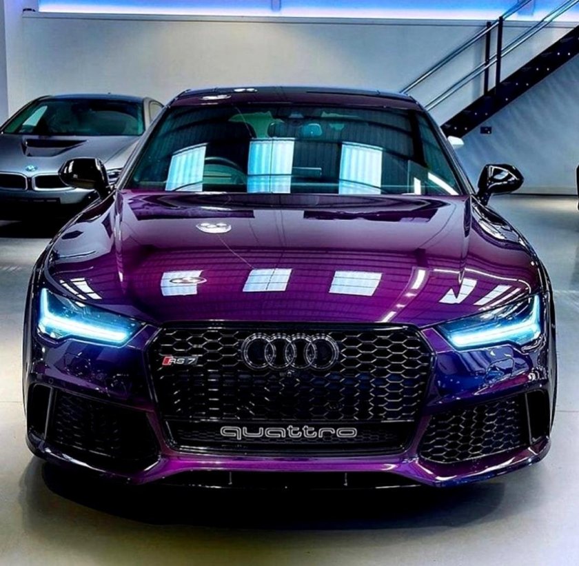 Фиолетовая Ауди rs7