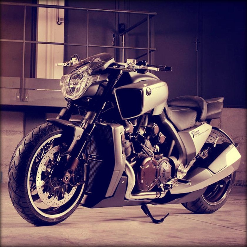 Мотоцикл Yamaha Vmax