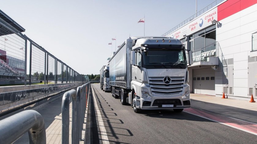 Тягач Мерседес Бенц Арокс