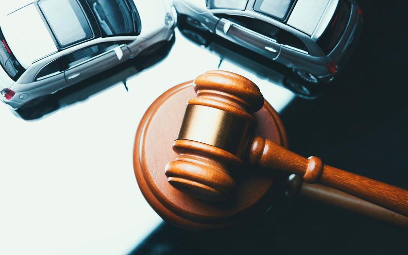 Автомобиль суд