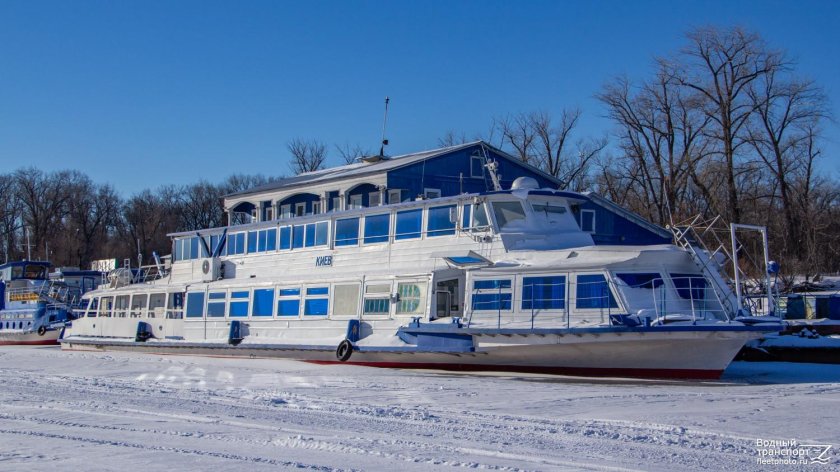 Теплоход Синегорье фото