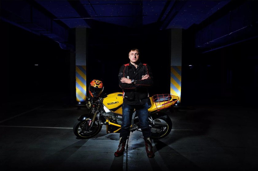 Фотосессия на мотоцикле в студии