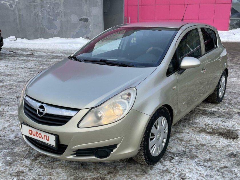 Опель золотистый
