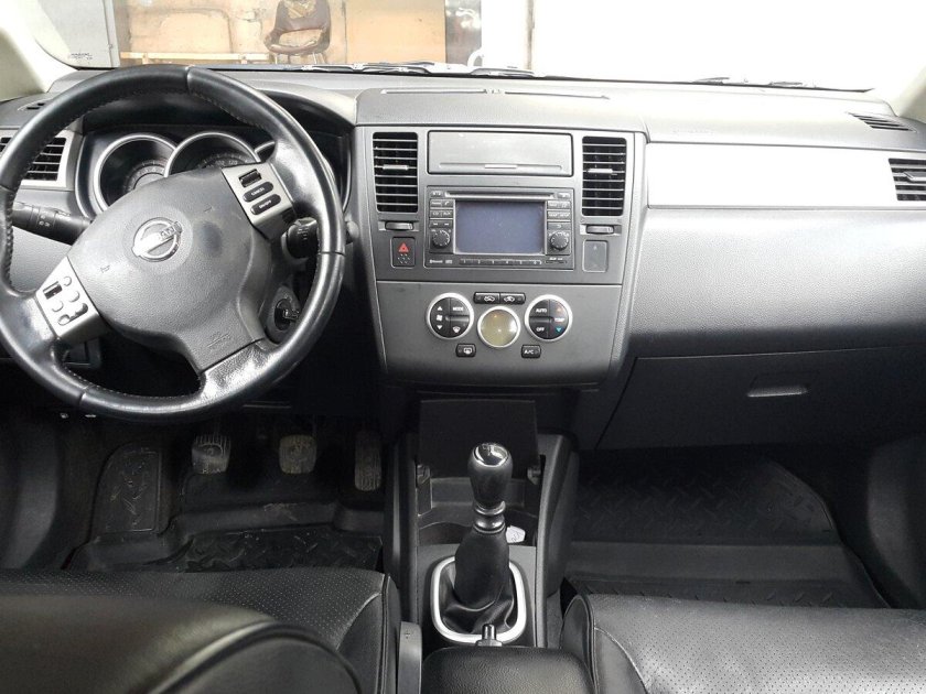 Tiida 2008 салон