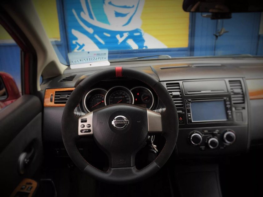 Nissan Tiida c11 салон