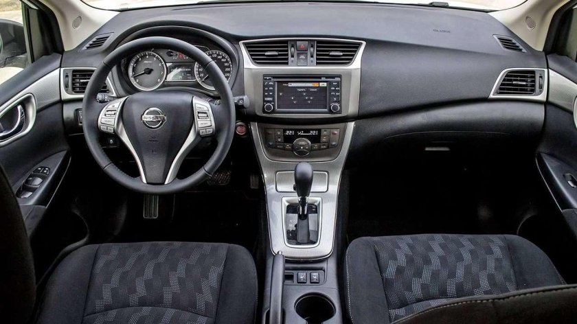 Nissan Tiida 2015 салон