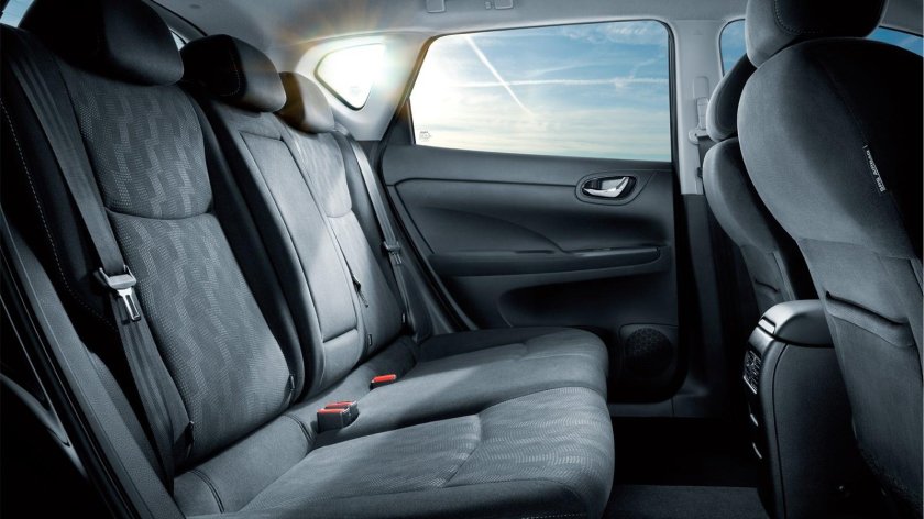 Ниссан Тиида 2015 салон