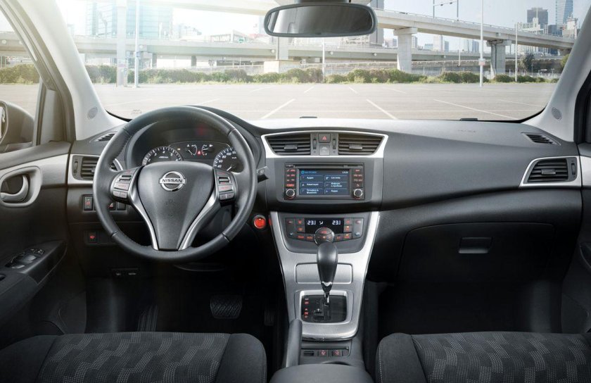 Nissan Tiida 2015 салон