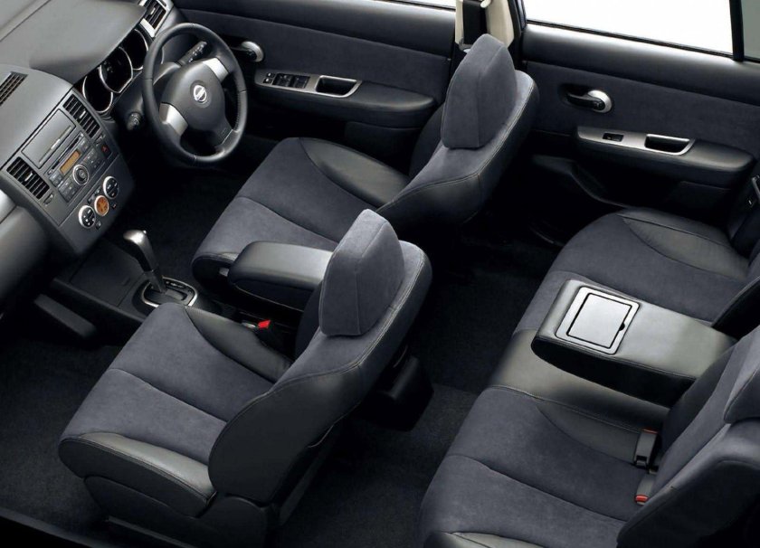 Nissan Tiida 2008 салон