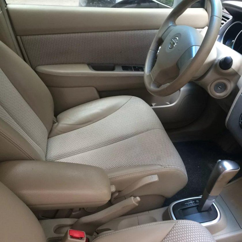 Nissan Tiida 2008 бежевый салон