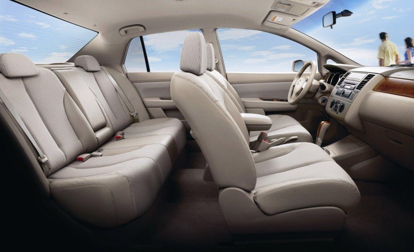 Ниссан Тиида седан салон