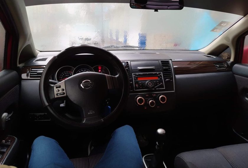 Nissan Tiida 2 салон