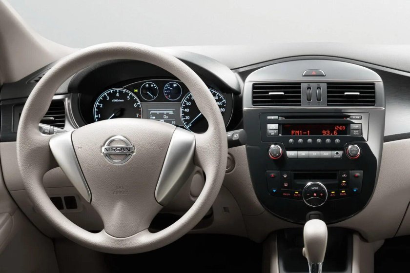 Nissan Tiida 2012