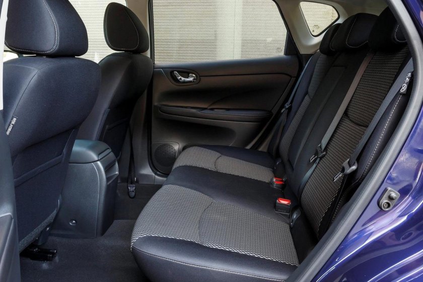 Nissan Tiida 2 салон