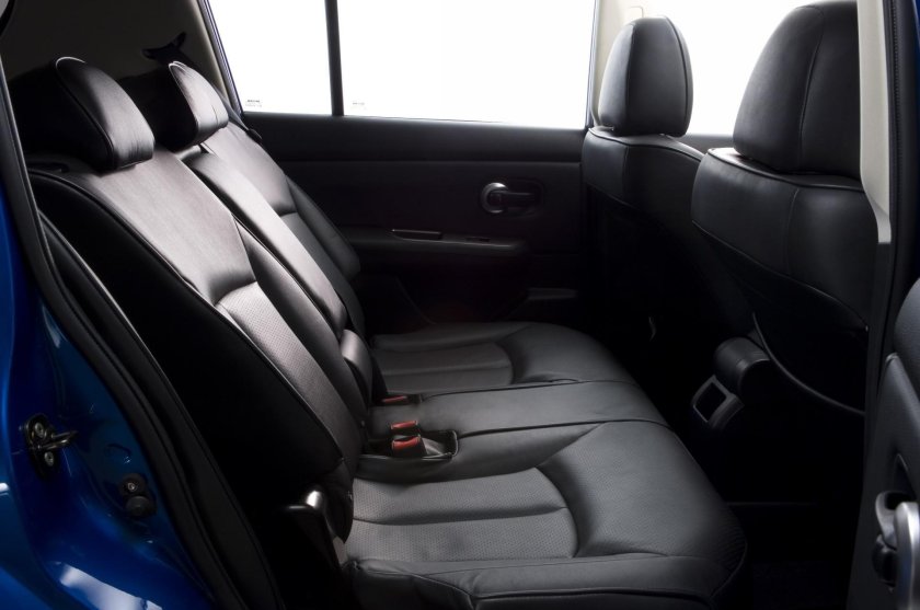 Nissan Tiida c11 салон