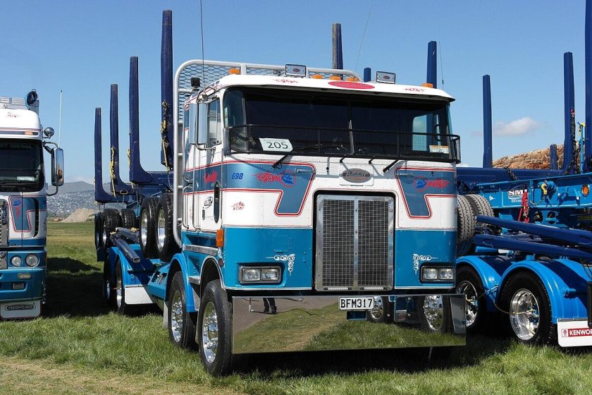 Peterbilt 362 Cabover