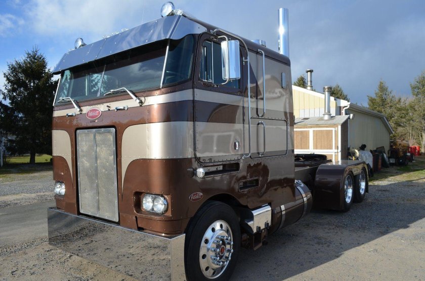 Седельный тягач Peterbilt 362