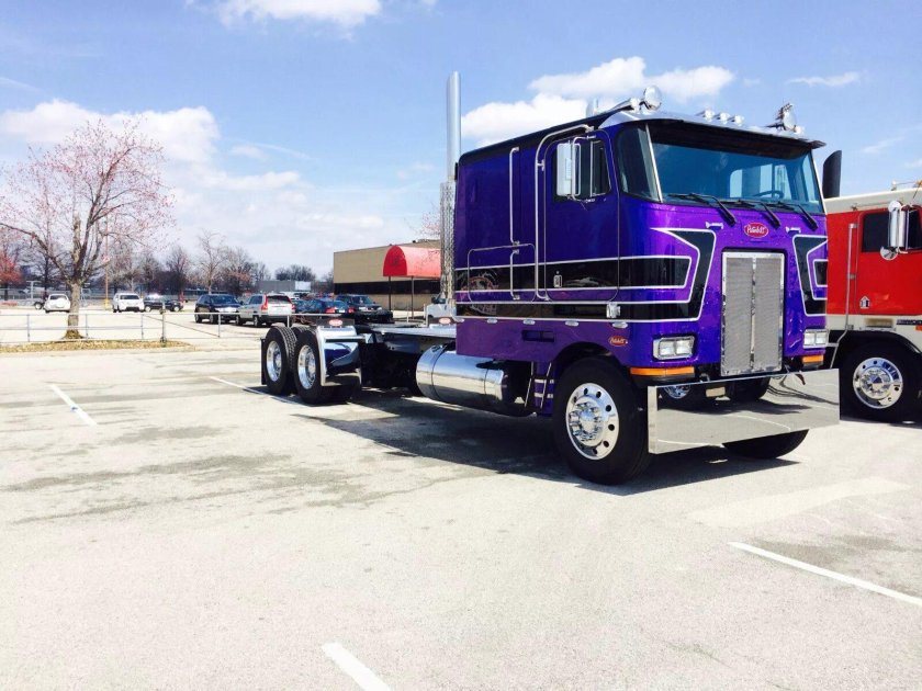 Peterbilt 362 Cabover