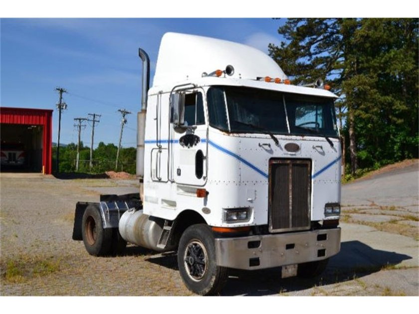 Бескапотный Петербилт 362