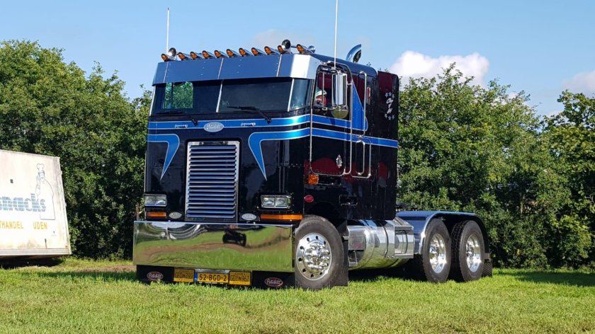 Peterbilt 362 Cabover