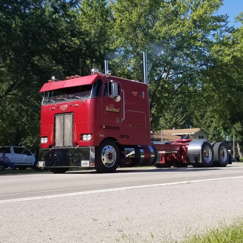 Грузовики Peterbilt 362