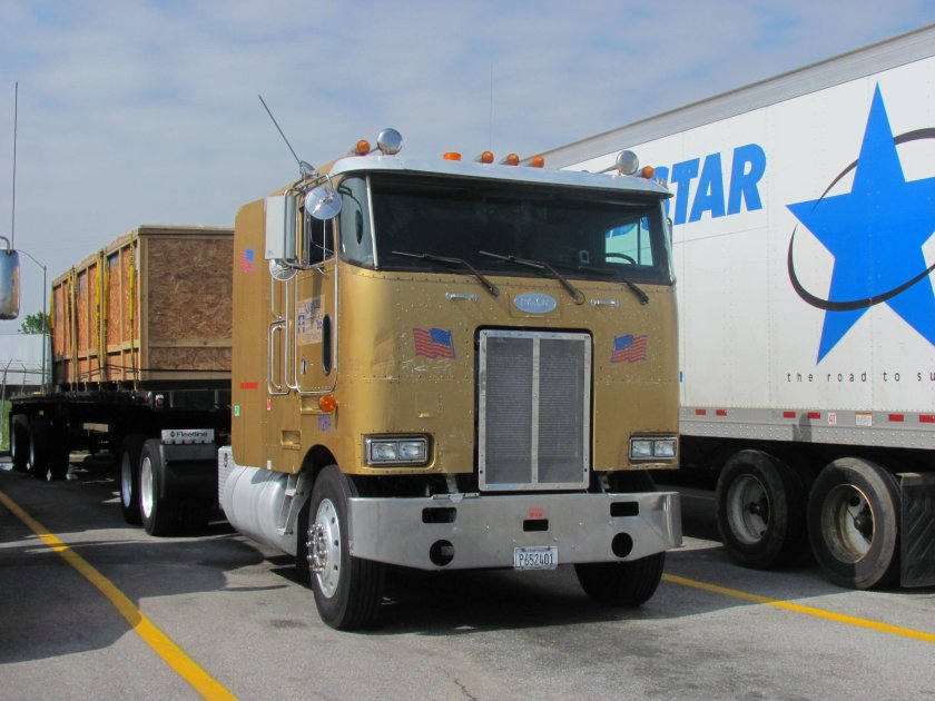 Тягач Peterbilt 362