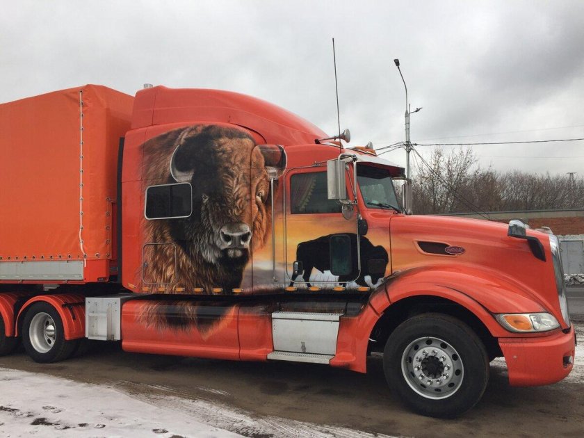 Оранжевый Петербилт