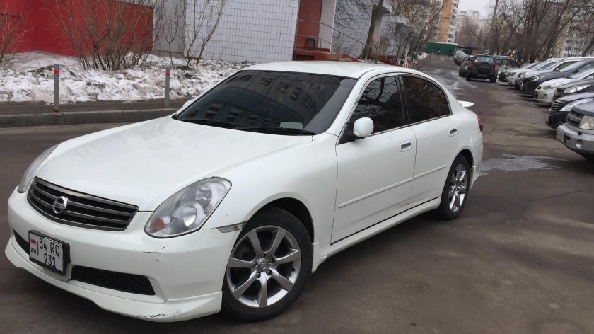 Nissan Skyline v35 седан белый