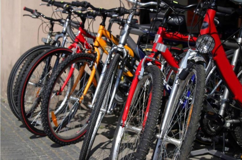 Велосипеды в ряд