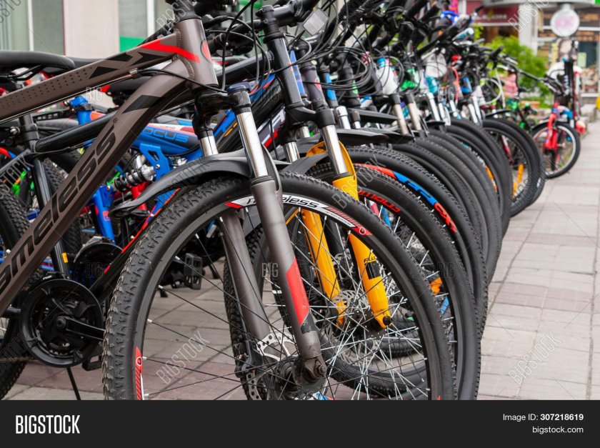 Много велосипедов в коробках