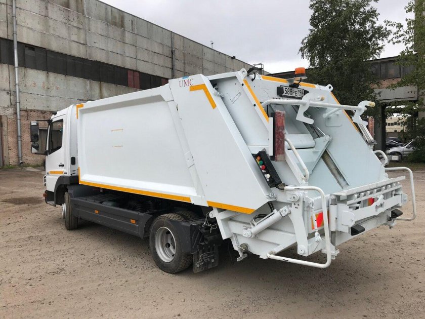 Мусоровоз Mercedes-Benz