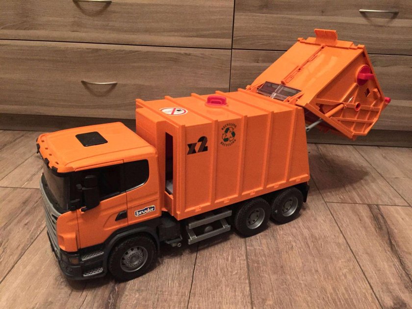 Мусоровоз Bruder Scania 03-560