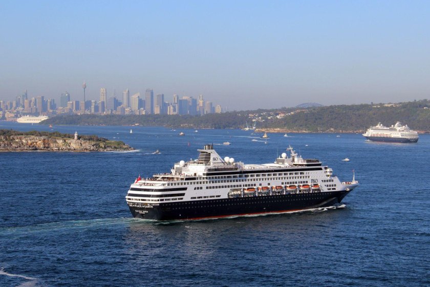 Средние круизные суда