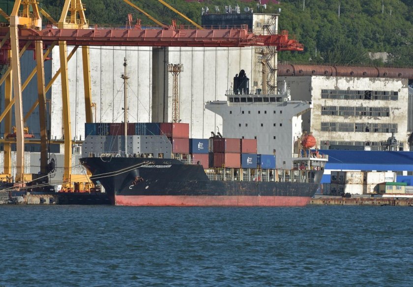 Контейнеровоз Михаил Робканов