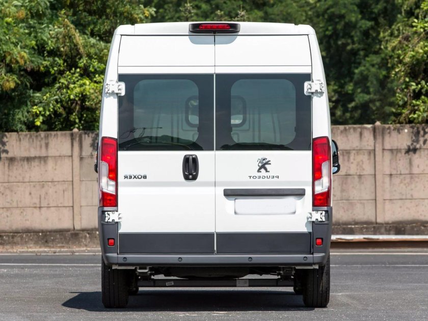 Peugeot Boxer сзади