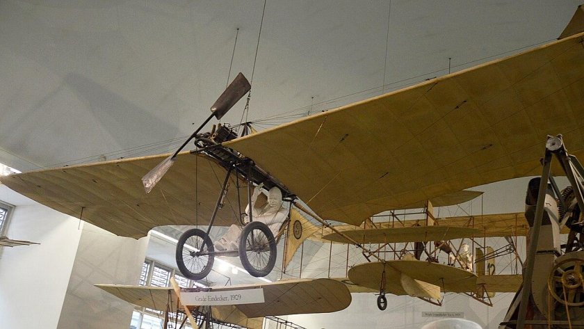 Консольный моноплан