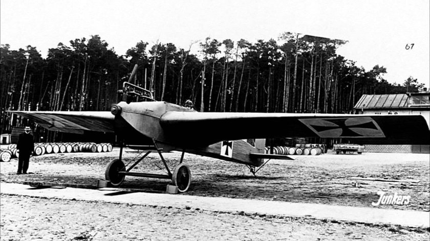 Самолёт-моноплан j1