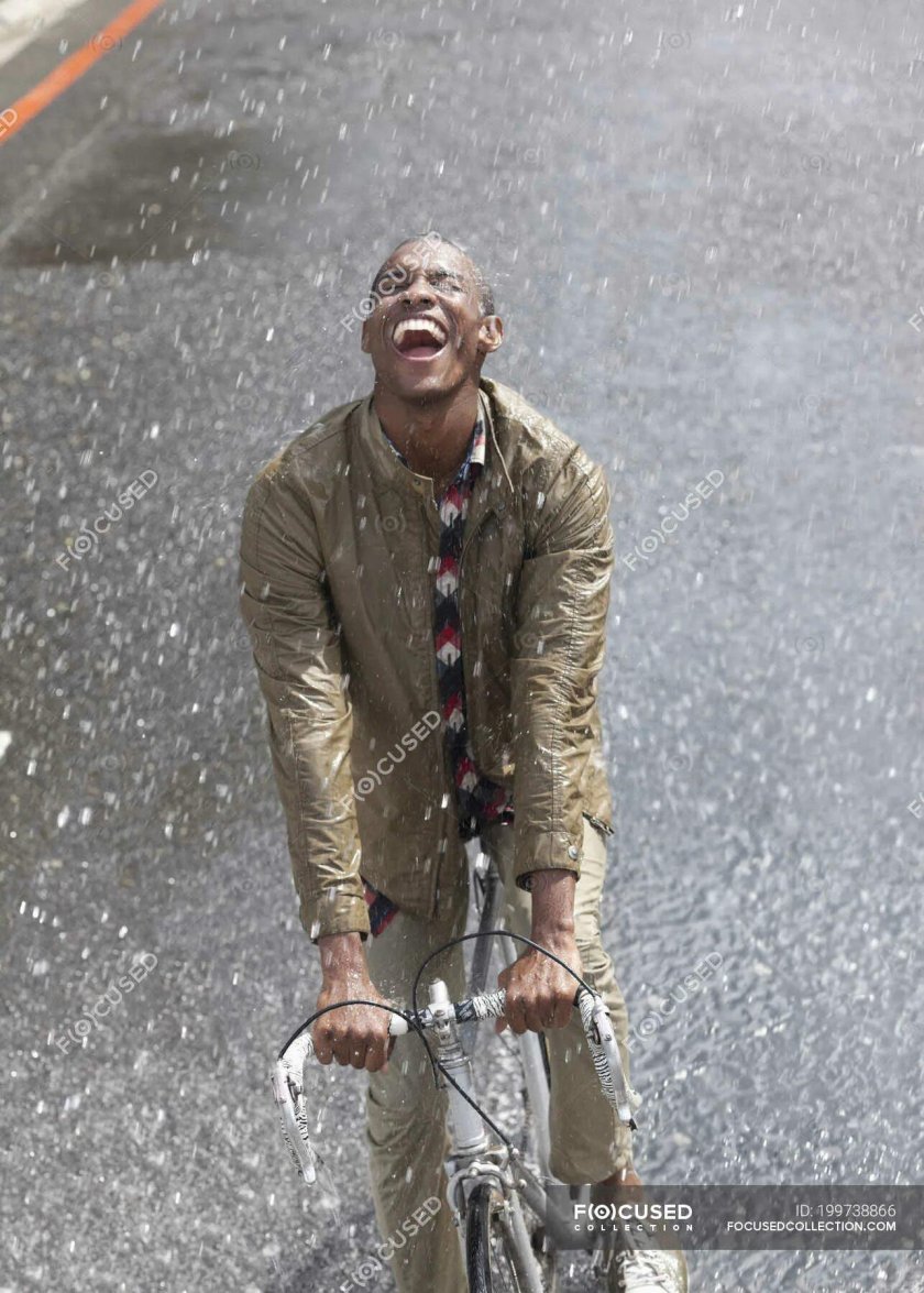 Мокрый велосипедист