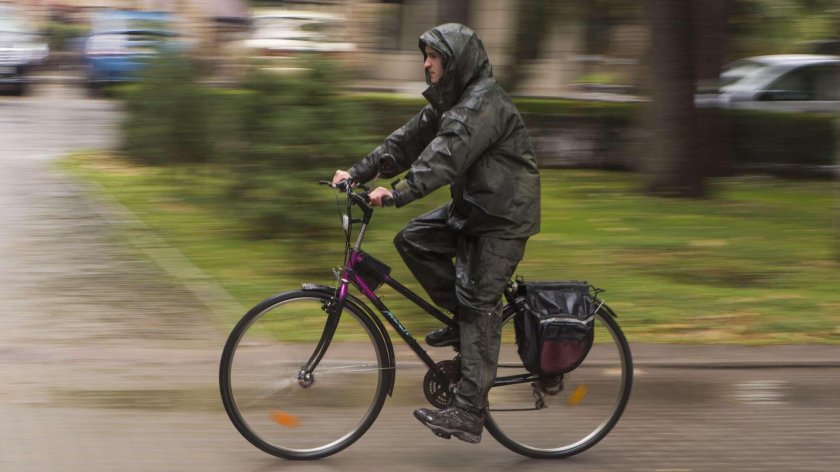 Велосипедист в дождь
