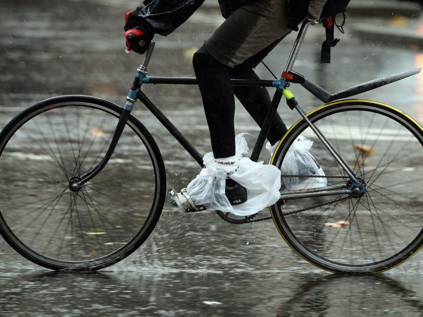 Велосипедист в дождь