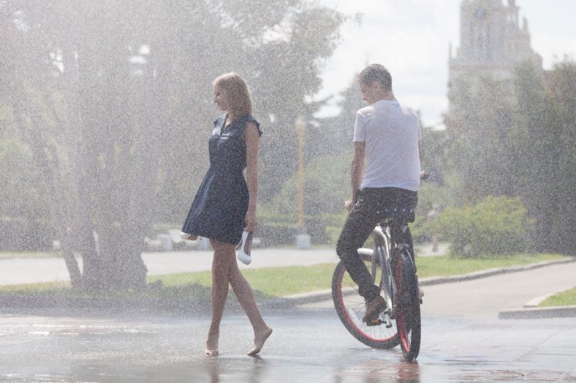 Я шагаю по Москве под дождем