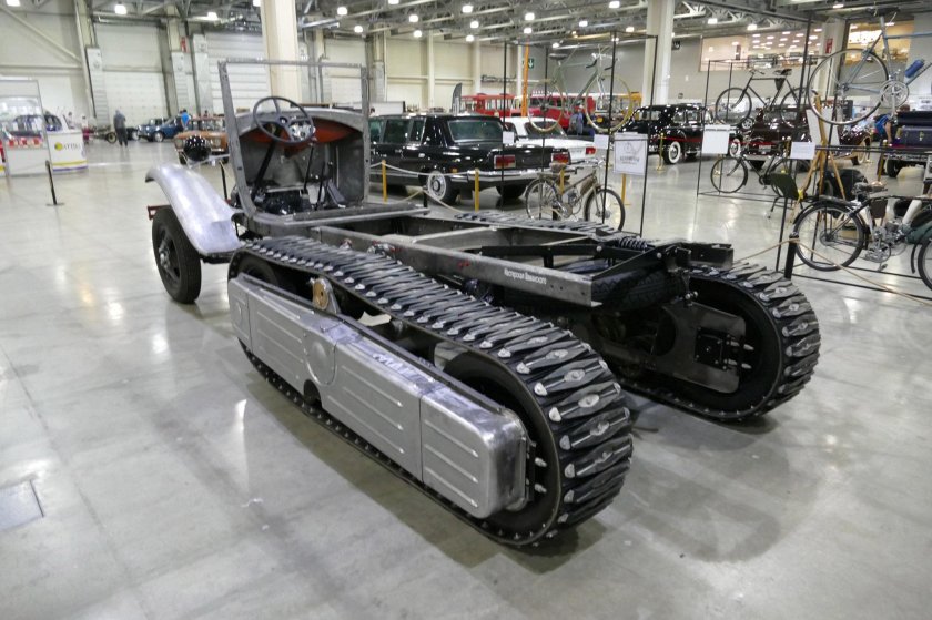 Полугусеничный ГАЗ 60