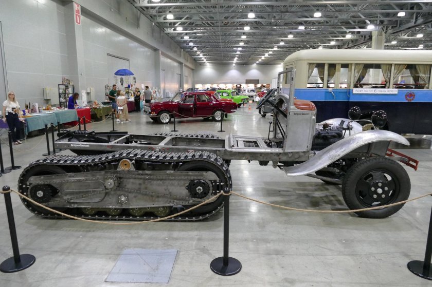 Полугусеничный ГАЗ 60