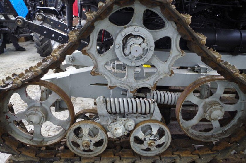 Трактор МТЗ 80 полугусеничный