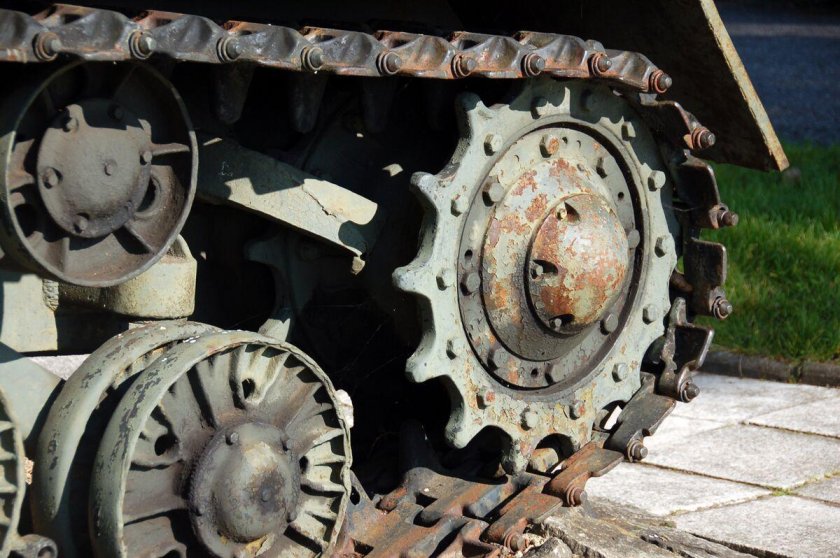 Ведущее колесо гусеничный движитель