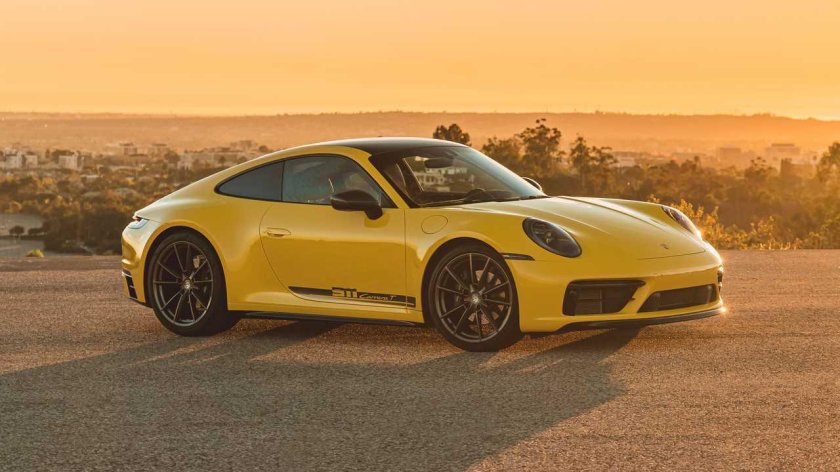 Порше 911 Каррера 2023