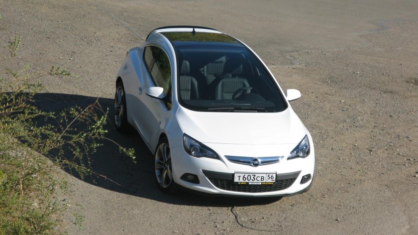 Opel Astra h GTC С панорамной крышей